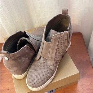 Steve Madden Taupe Ankle Boots